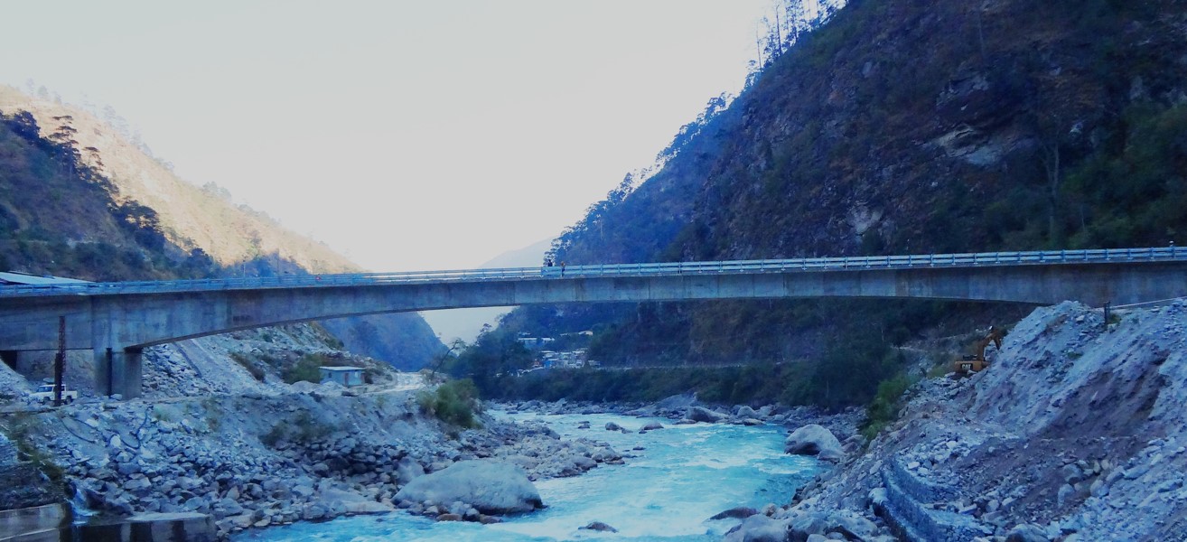 CANTILEVER CONSTRUCTION OF BRIDGE OVER PUNATSANGCHHU, BHUTAN